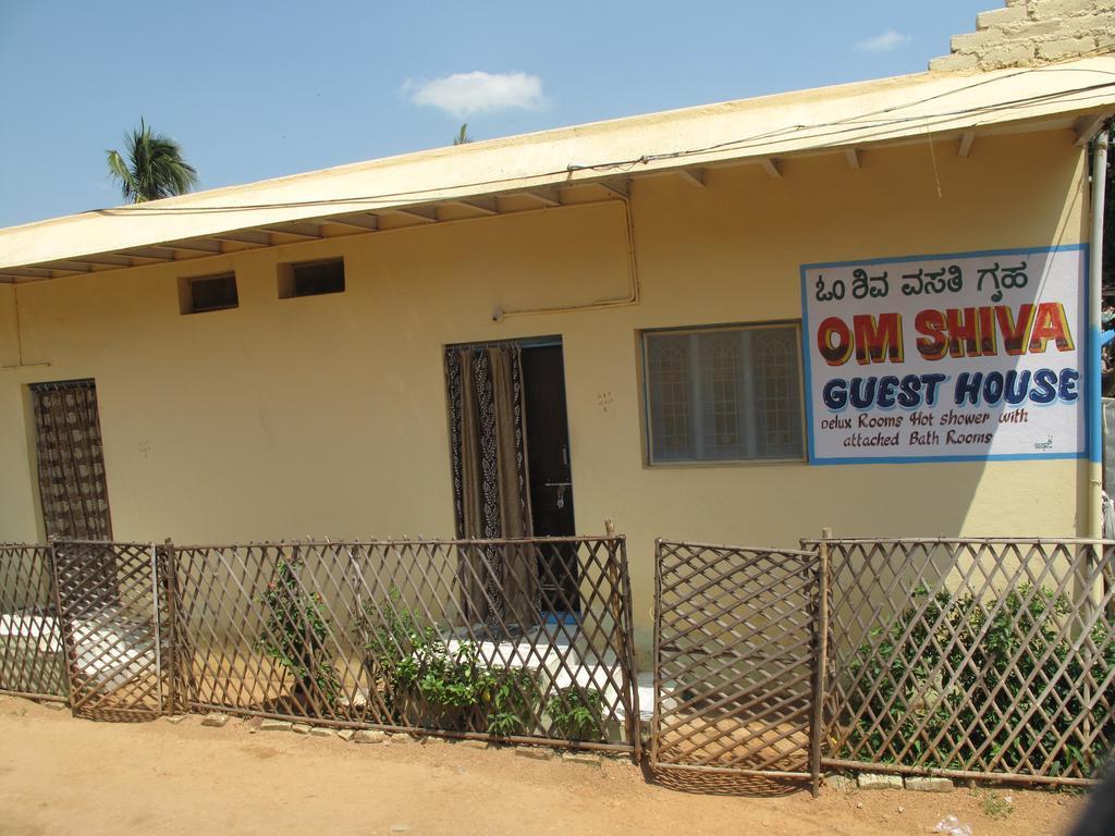 Om Shiva Guest House Hampi Eksteriør bilde