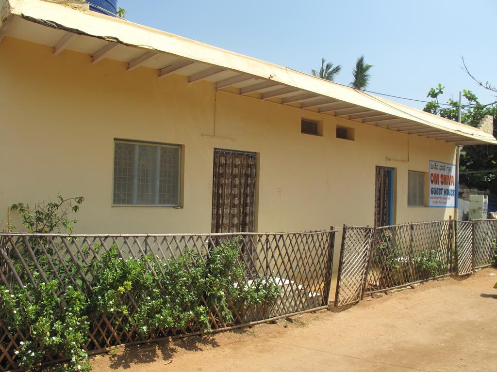 Om Shiva Guest House Hampi Eksteriør bilde